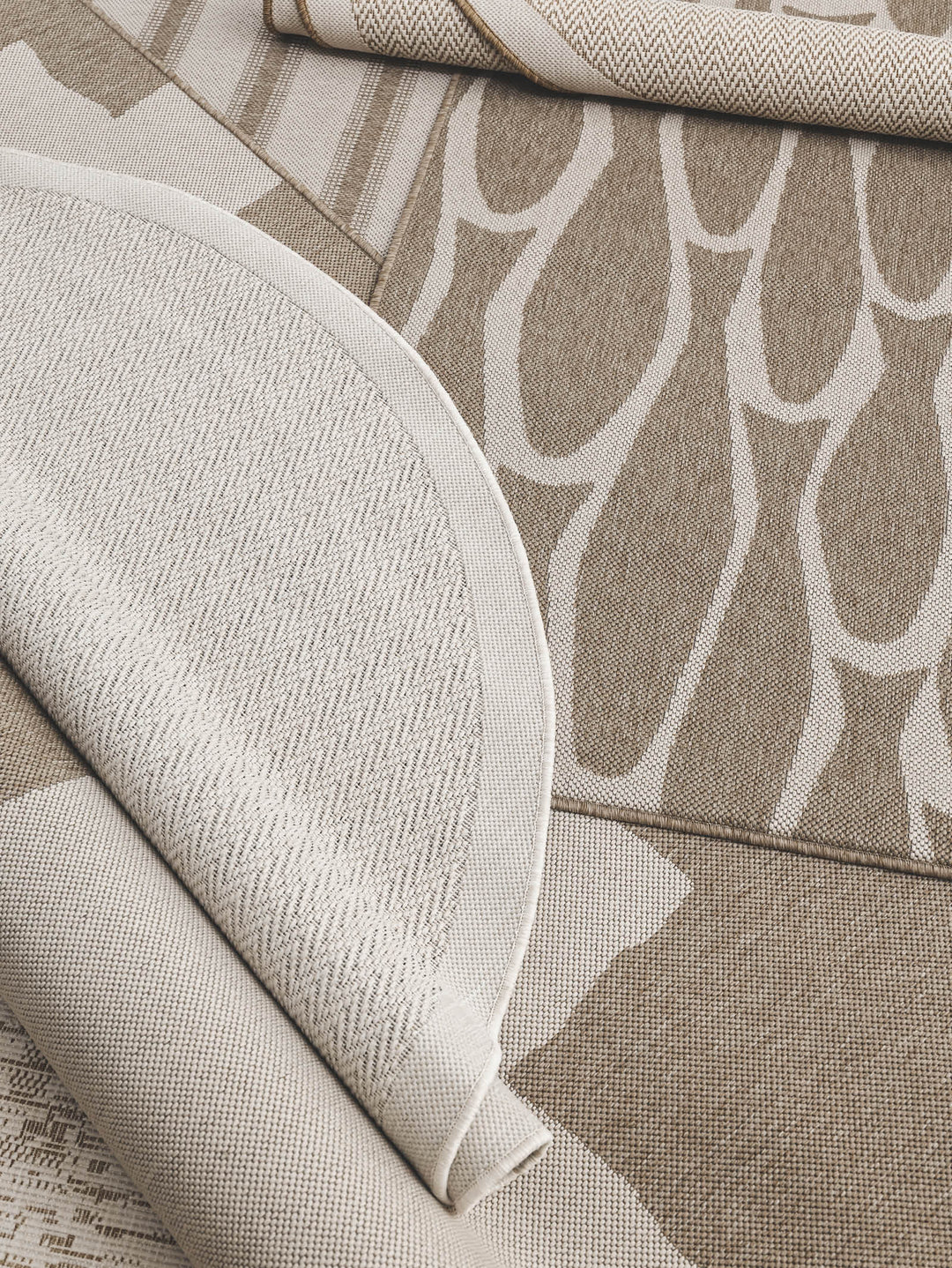 Outback Rug in Latte