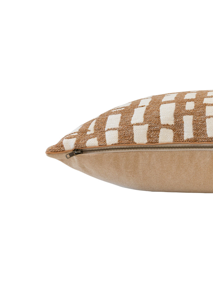 Outlander Scatter in Canyon