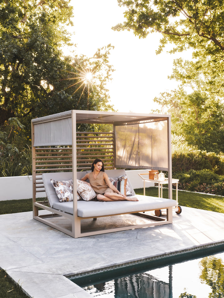 Palace Outdoor Canopy Daybed Safari