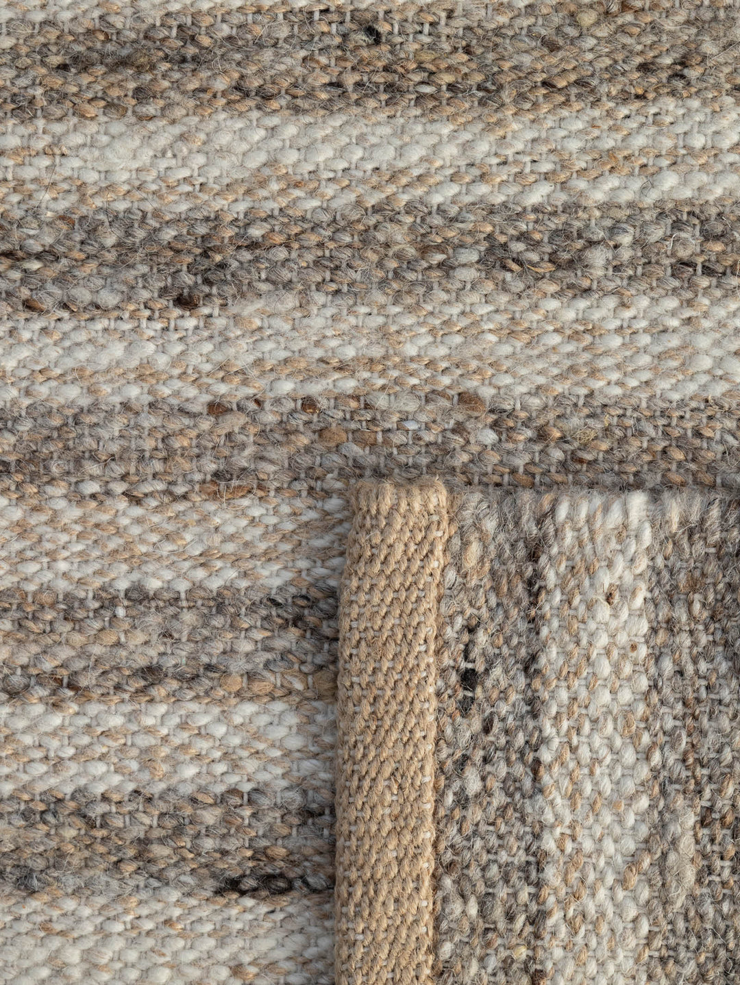 Paralla Rug in Nut Brittle