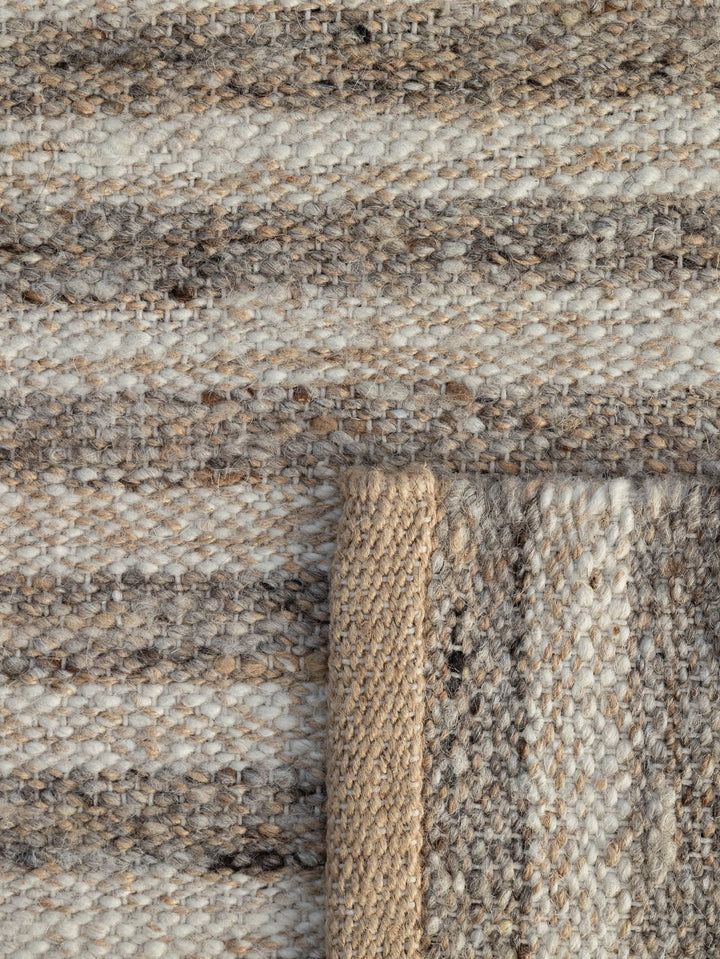 Paralla Rug in Nut Brittle