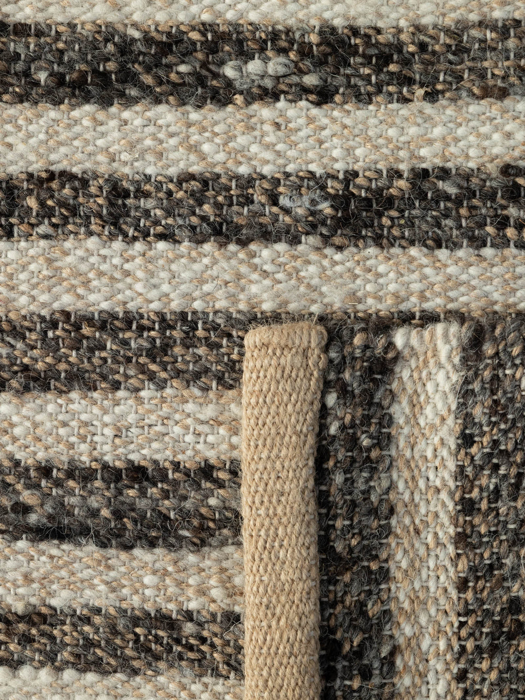 Paralla Runner in Liquorice