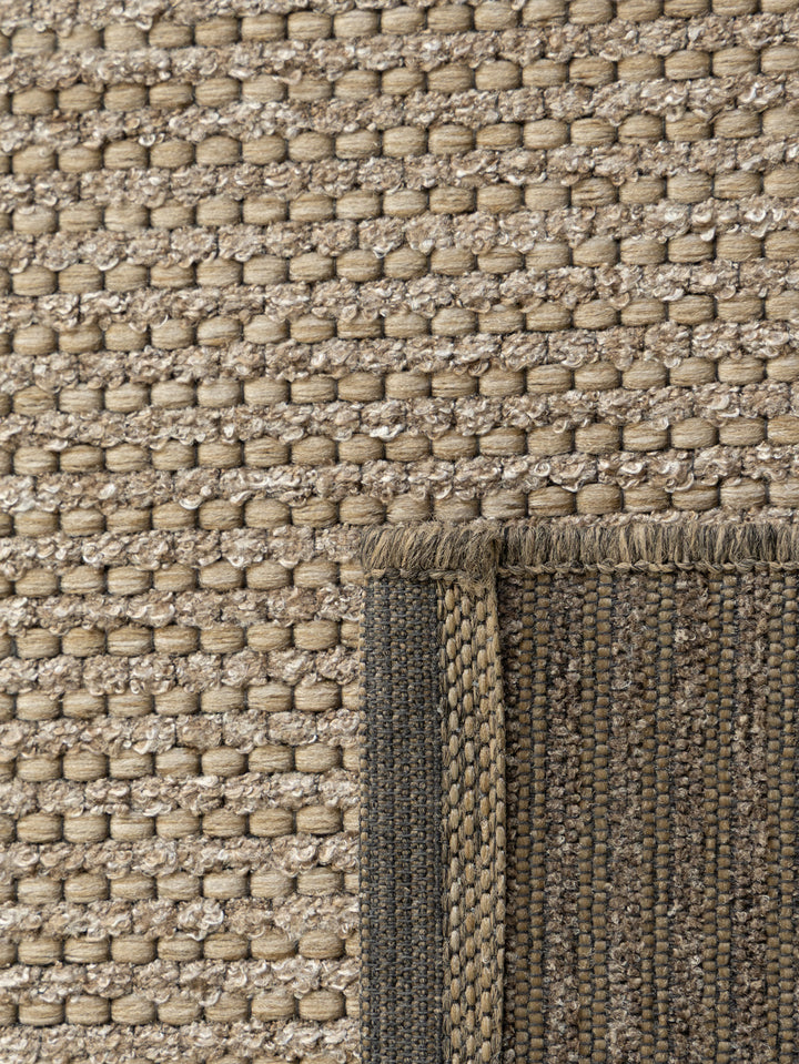 Pridelands Outdoor Rug in Eland