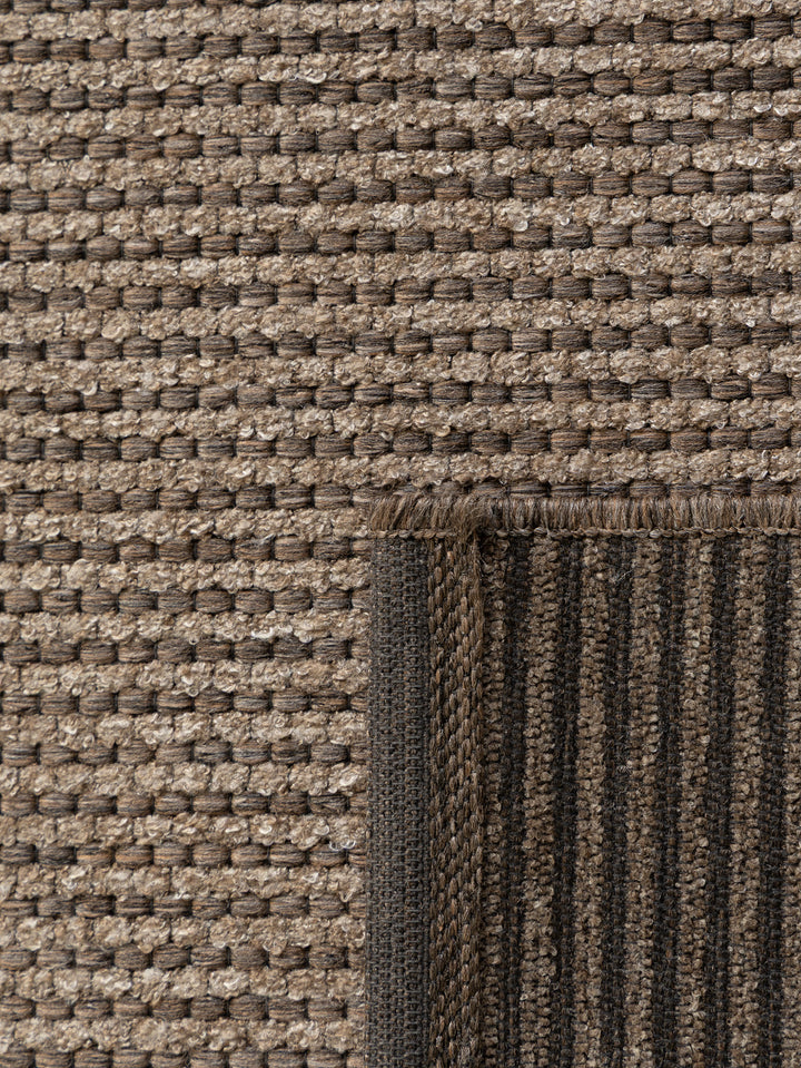 Pridelands Outdoor Rug in Saddleback