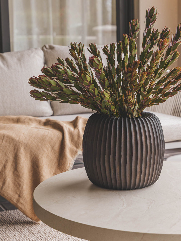 Rift Vase in Vintage