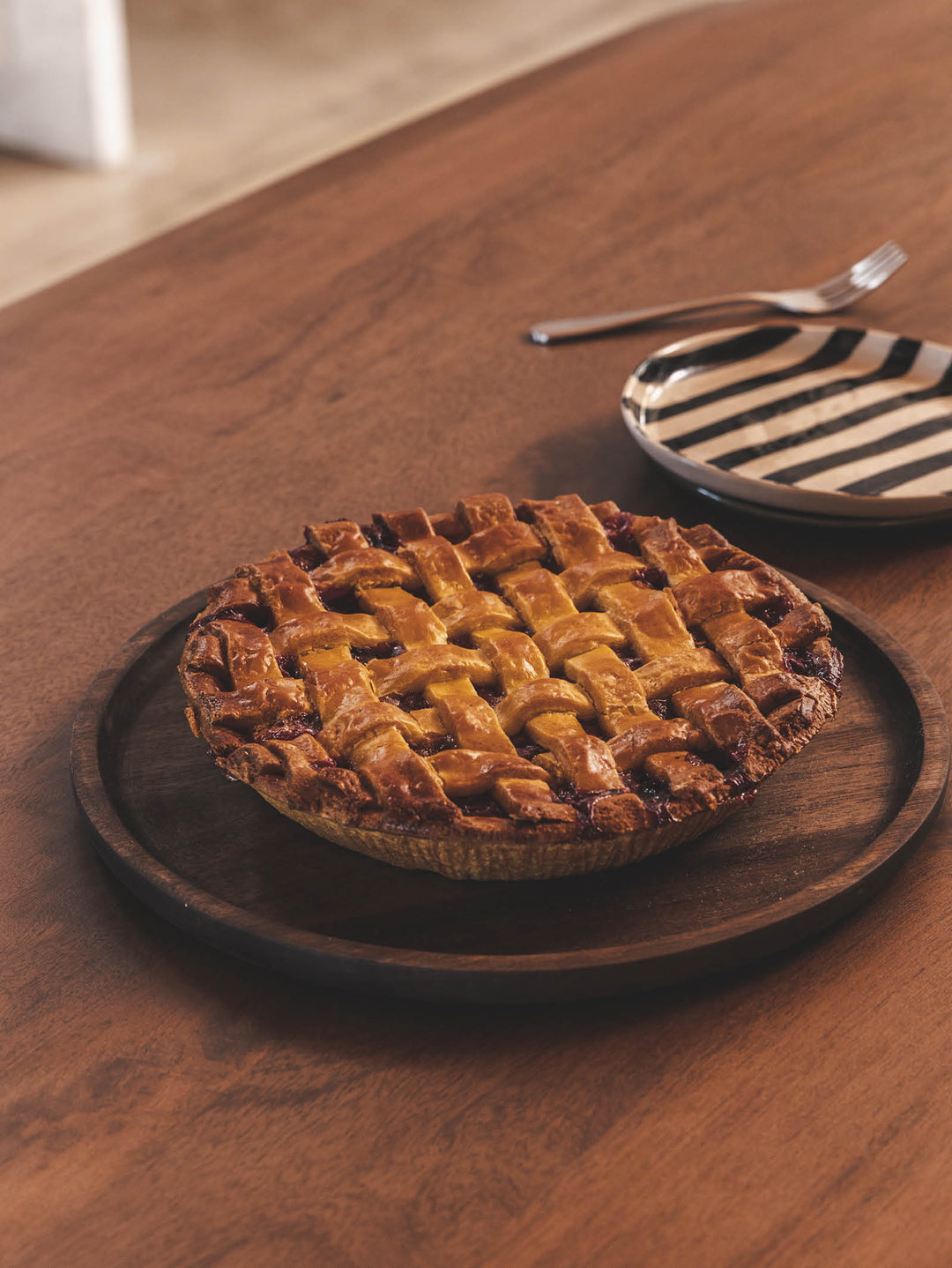 Romana Wooden Plate in Bark