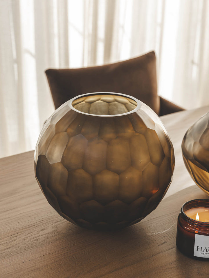 Romi Vase in Bronze