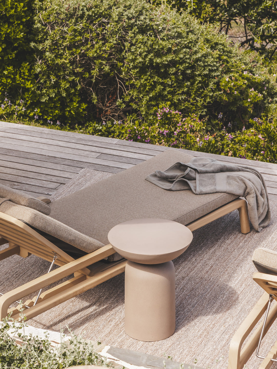 Royal Boma Teak Lounger