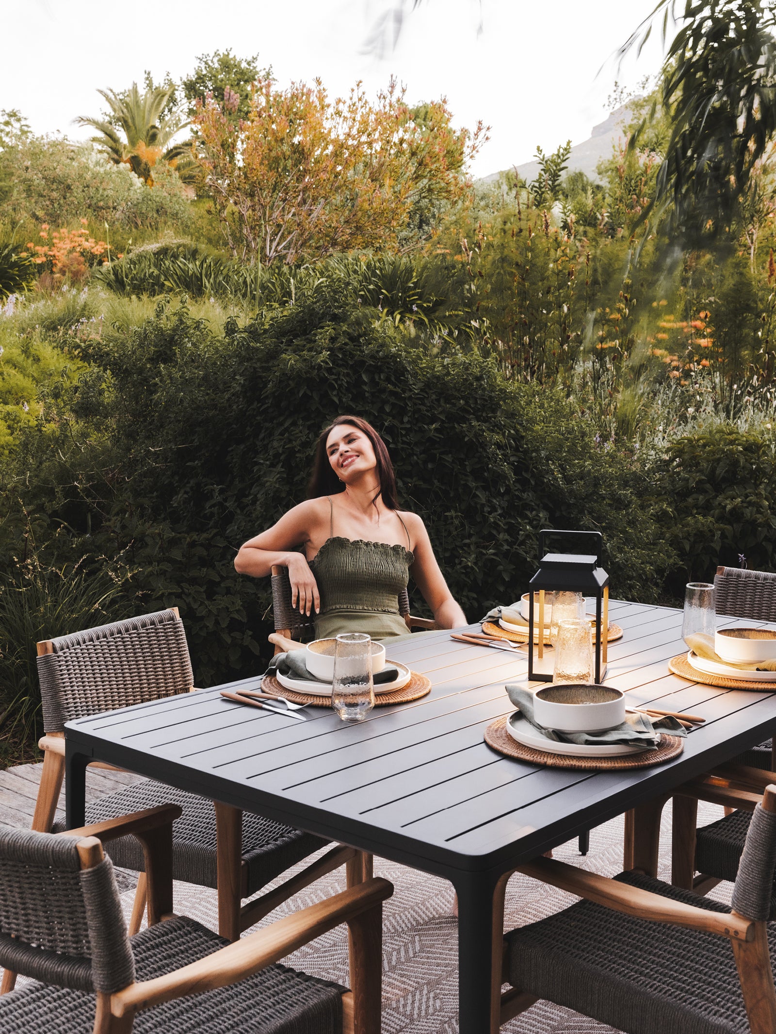 ベトナムドン　De La Rue Giorgi (CHE)UNC グレード 65 Serengeti Outdoor Table (6-8 Seater) in Dune - Hertex Haus