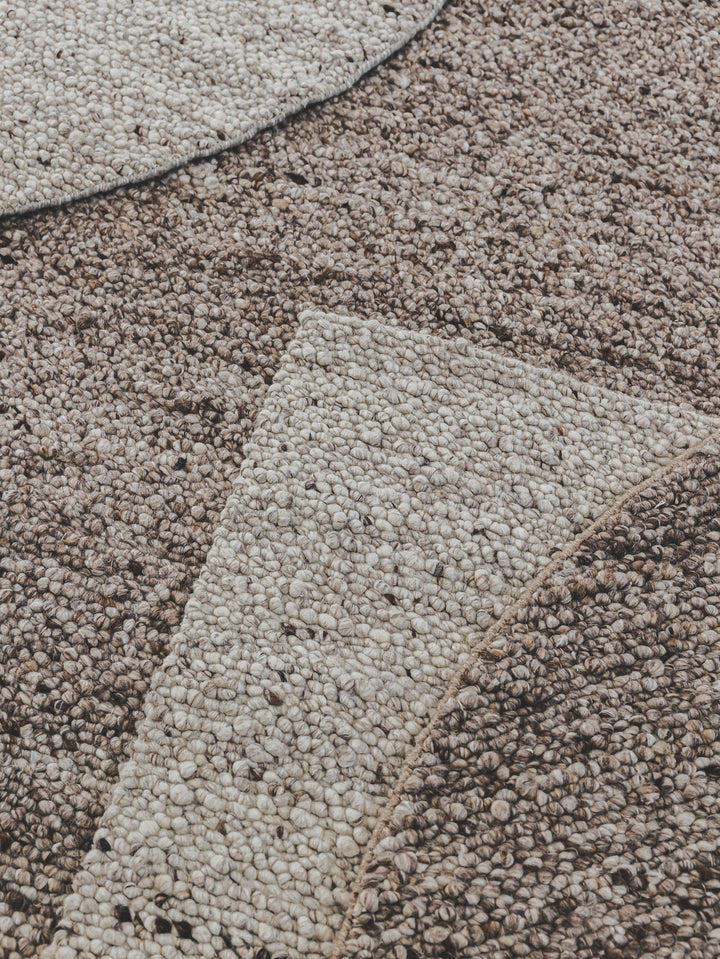 Stonecraft Rug in Warm Bagel