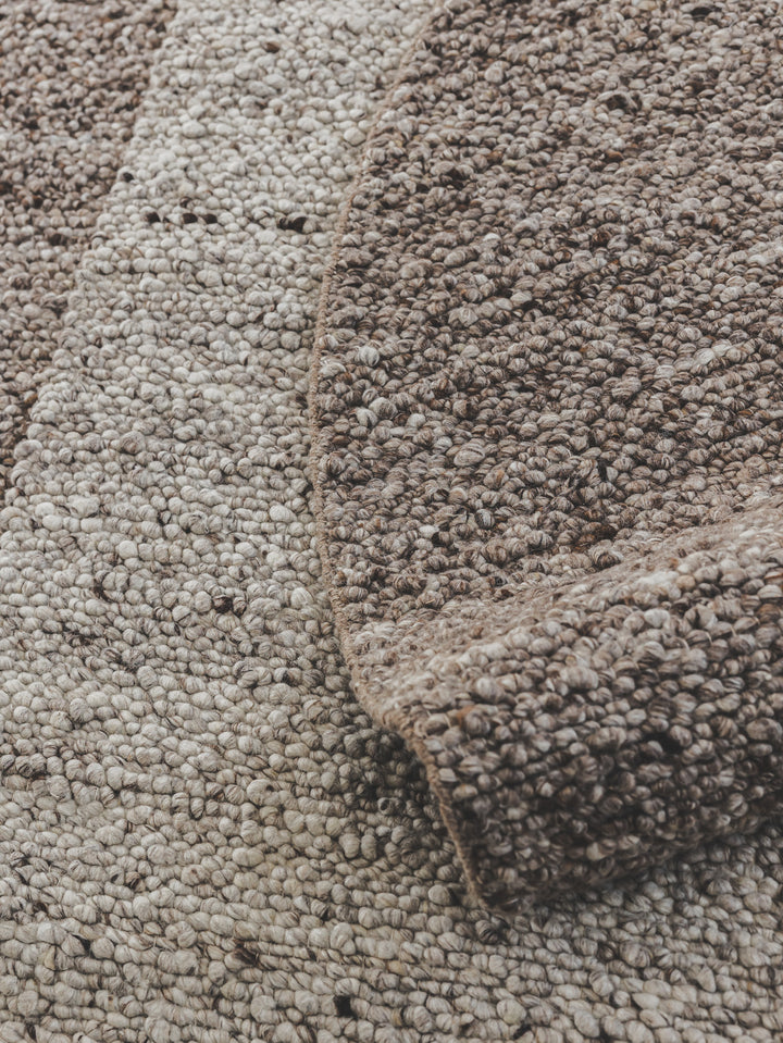 Stonecraft Round Rug in Warm Bagel