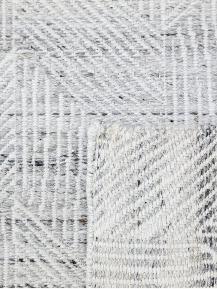 Sunstroke Rug in Gull