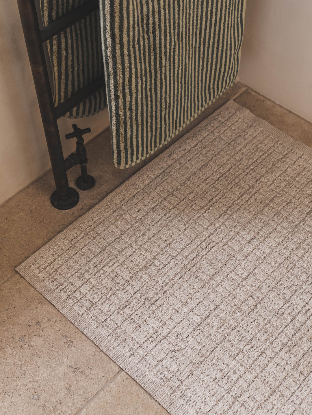 Tracker Outdoor Runner in Bone