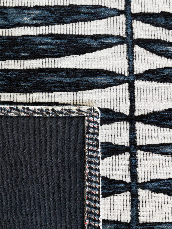 Vertigo Rug in Ensign