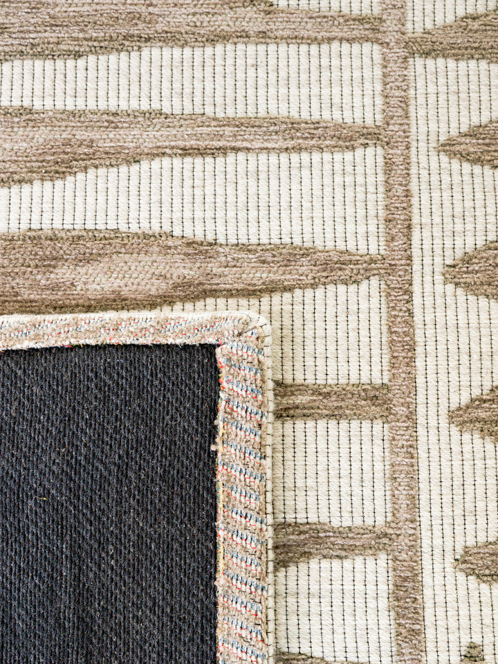 Vertigo Rug in Hazel