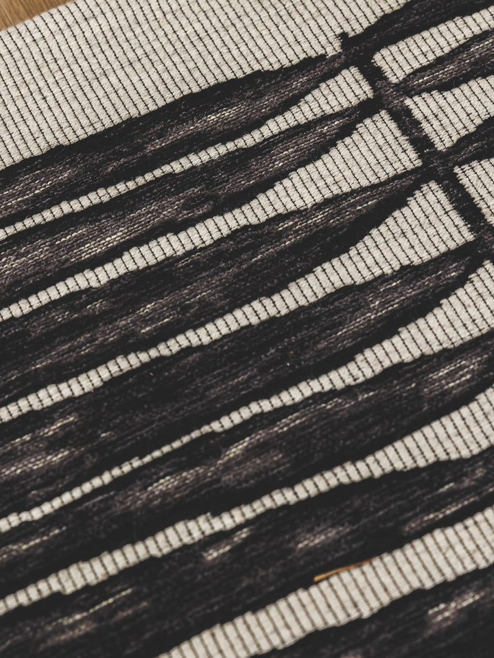 Vertigo Rug in Onyx