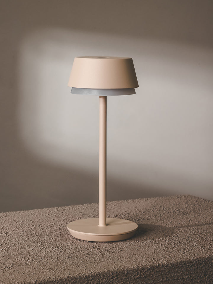 Fully outdoor, USB rechargeable table light made of aluminium.