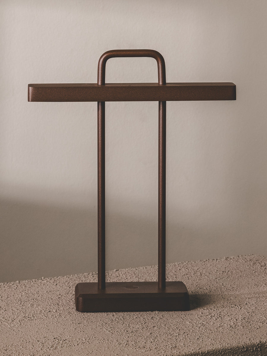 USB-rechargeable aluminium outdoor light with modern design.
