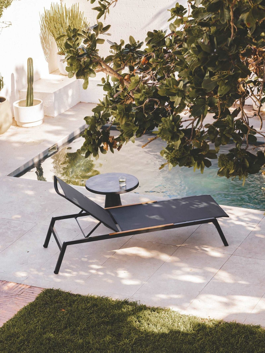 Casablanca Outdoor Lounger - Hertex Haus - badge_fully_outdoor