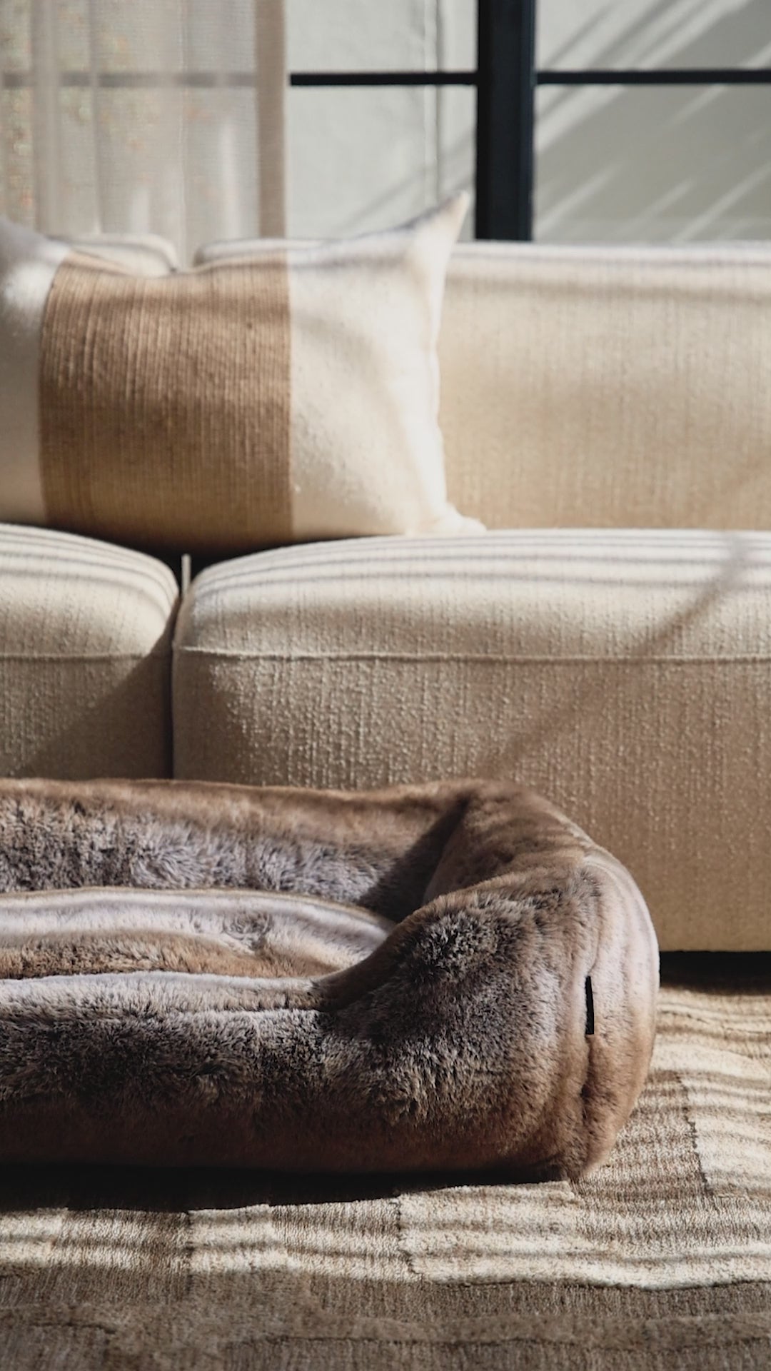 Rover Faux Fur Pet Bed in Coco