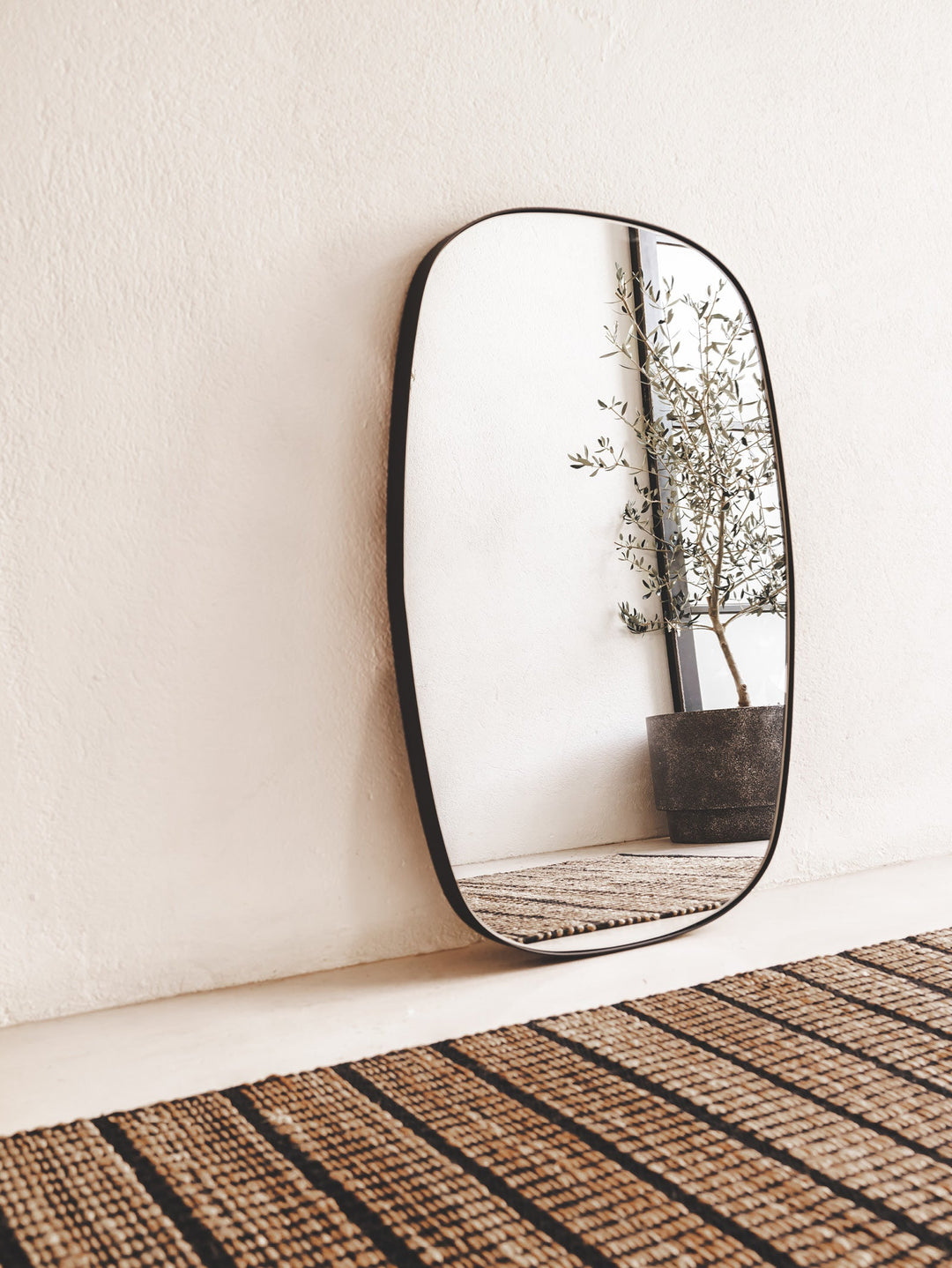 Idro Mirror in Matte Black - mirror- Hertex Haus Online - Decor