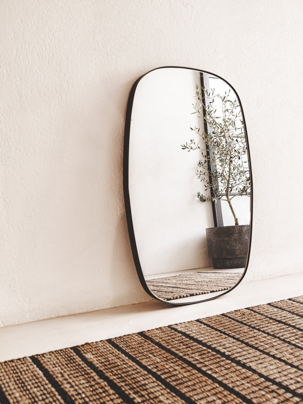 Idro Mirror in Matte Black - mirror- Hertex Haus Online - Decor